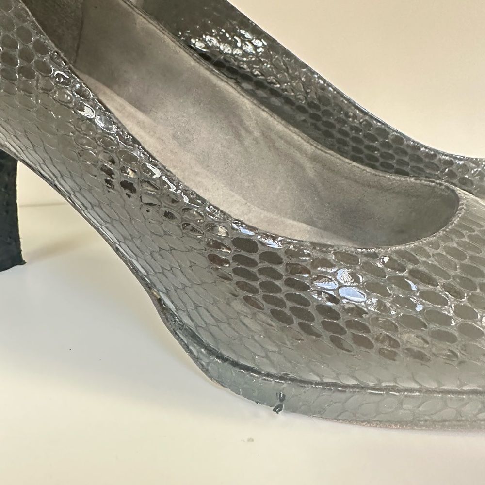 Stuart Weitzman Black Snakeskin Pumps, 7.5 - Picture 4 of 11